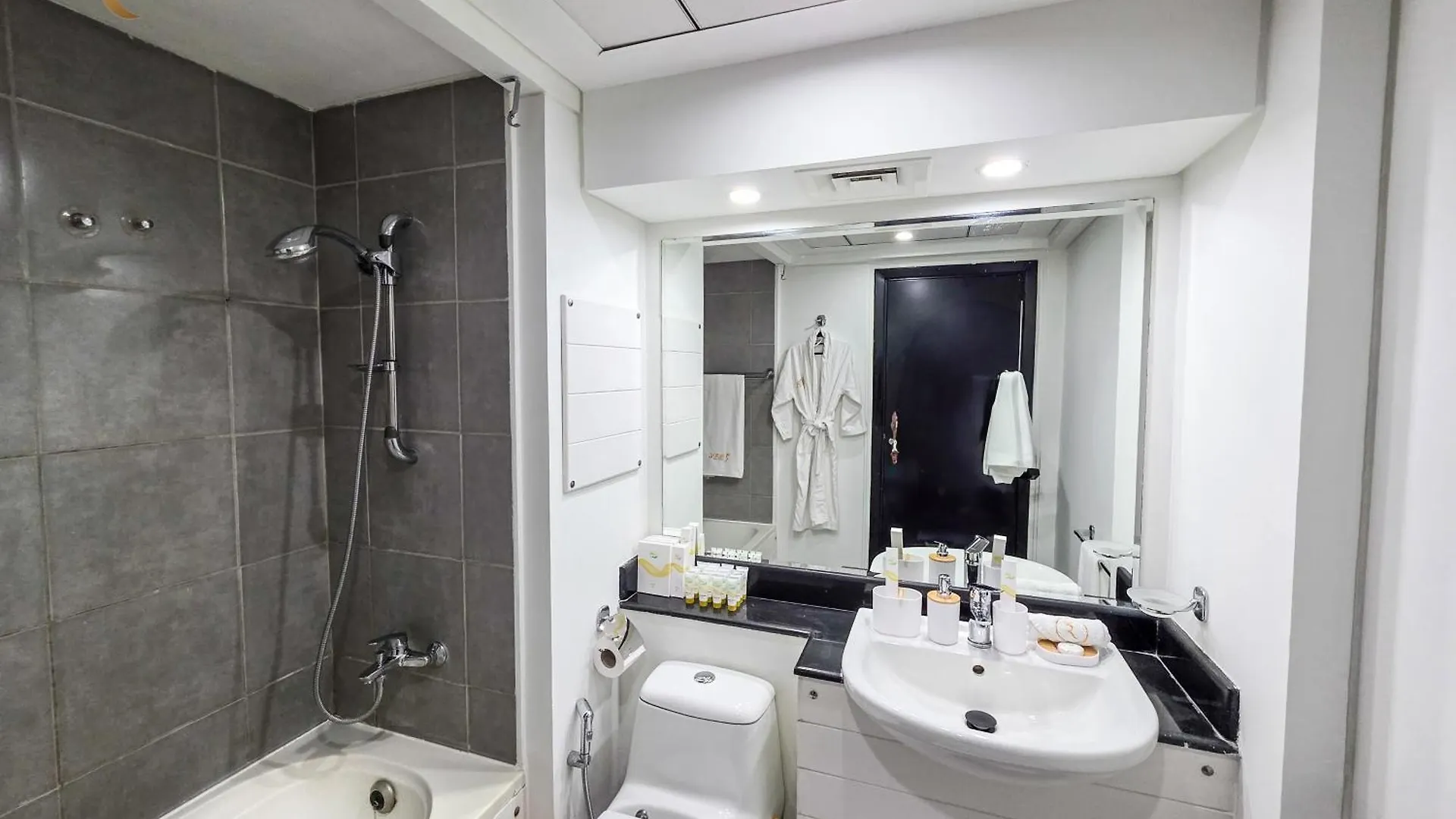 Divine 1Br Escape Pool Gym Parking Al Reef Διαμέρισμα Αμπού Ντάμπι 0*,
